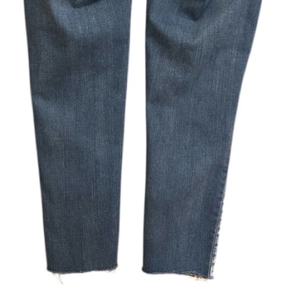 Judy Blue JB8240MD Women’s Low Rise Distressed Jeans Size 11 30x32.75 Denim
J - Picture 11 of 17